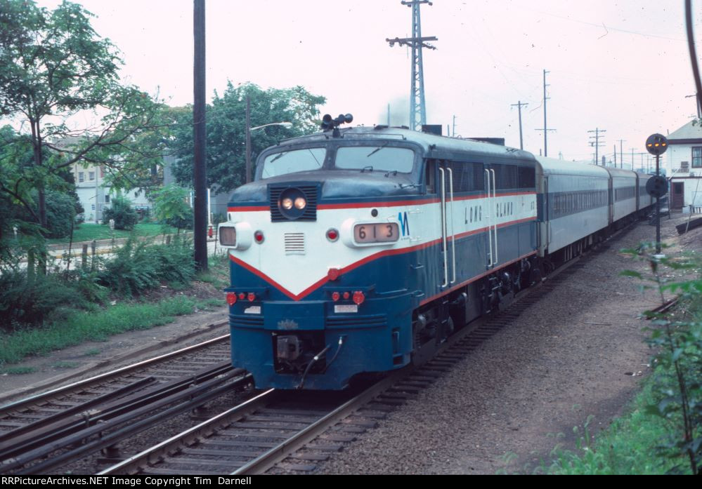 LI 613 heads west on opposite main Montauk train